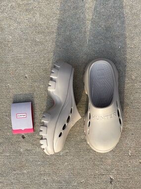 Hunter Natural Clogs Size 9 NWT in Box